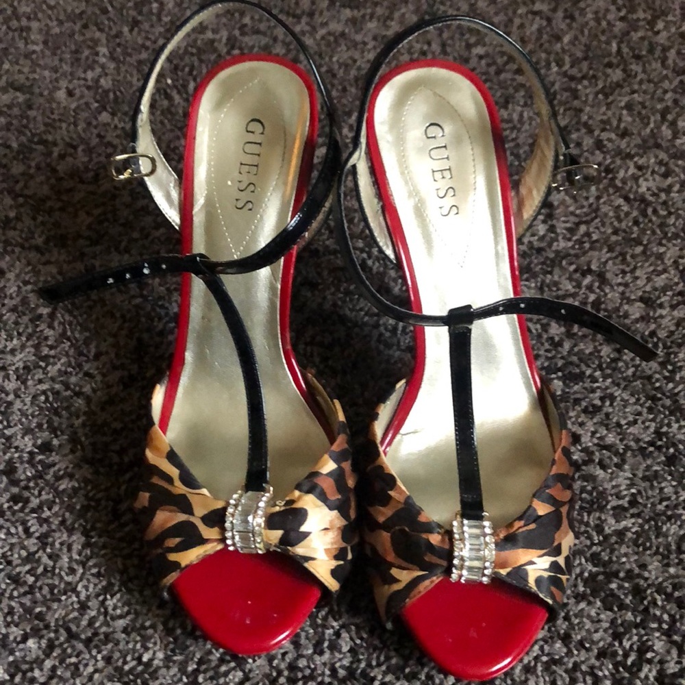 Guess (Never worn) Leopard red high heels👠